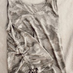 Light Camo Top | size XL | Never Worn